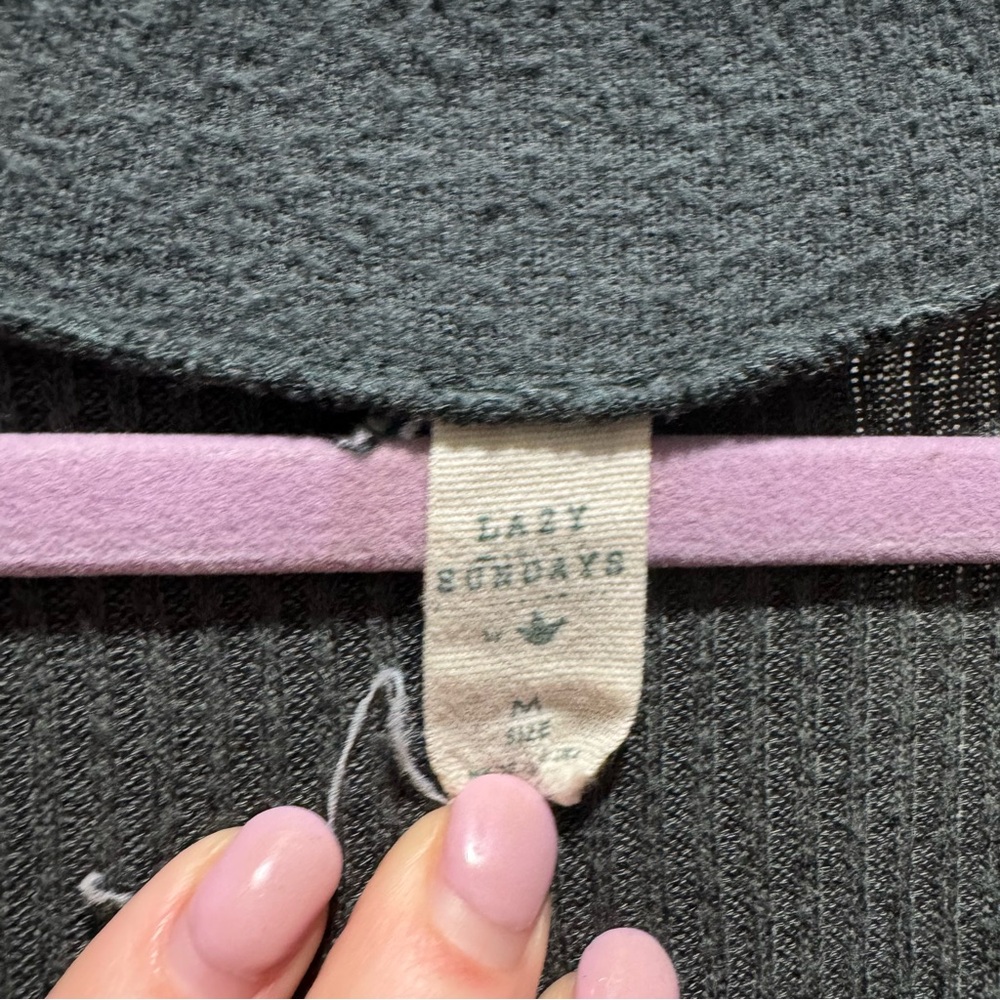 V neck sweater - Picture 3 of 4